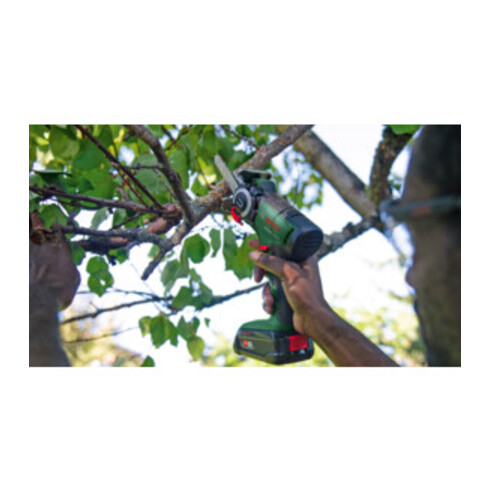 Bosch Akku-Säge mit NanoBlade-Technologie UniversalCut 18V-65