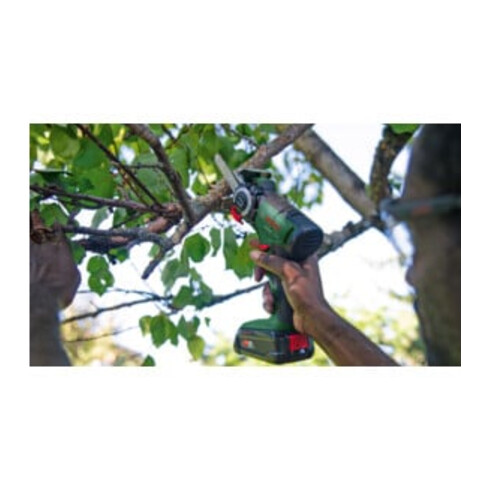 Bosch Akku-Säge mit NanoBlade-Technologie UniversalCut 18V-65, Ladegerät AL 18V-20