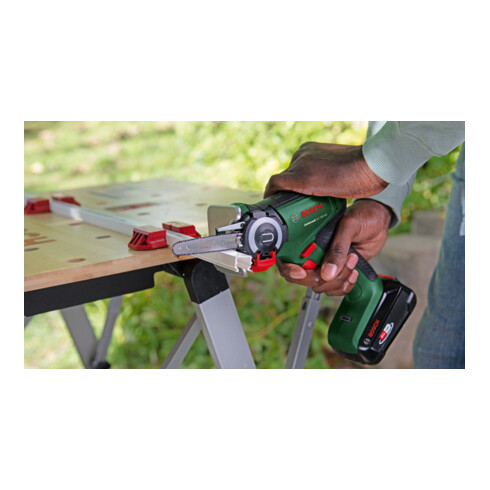 Bosch Akku-Säge mit NanoBlade-Technologie UniversalCut 18V-65, Ladegerät AL 18V-20