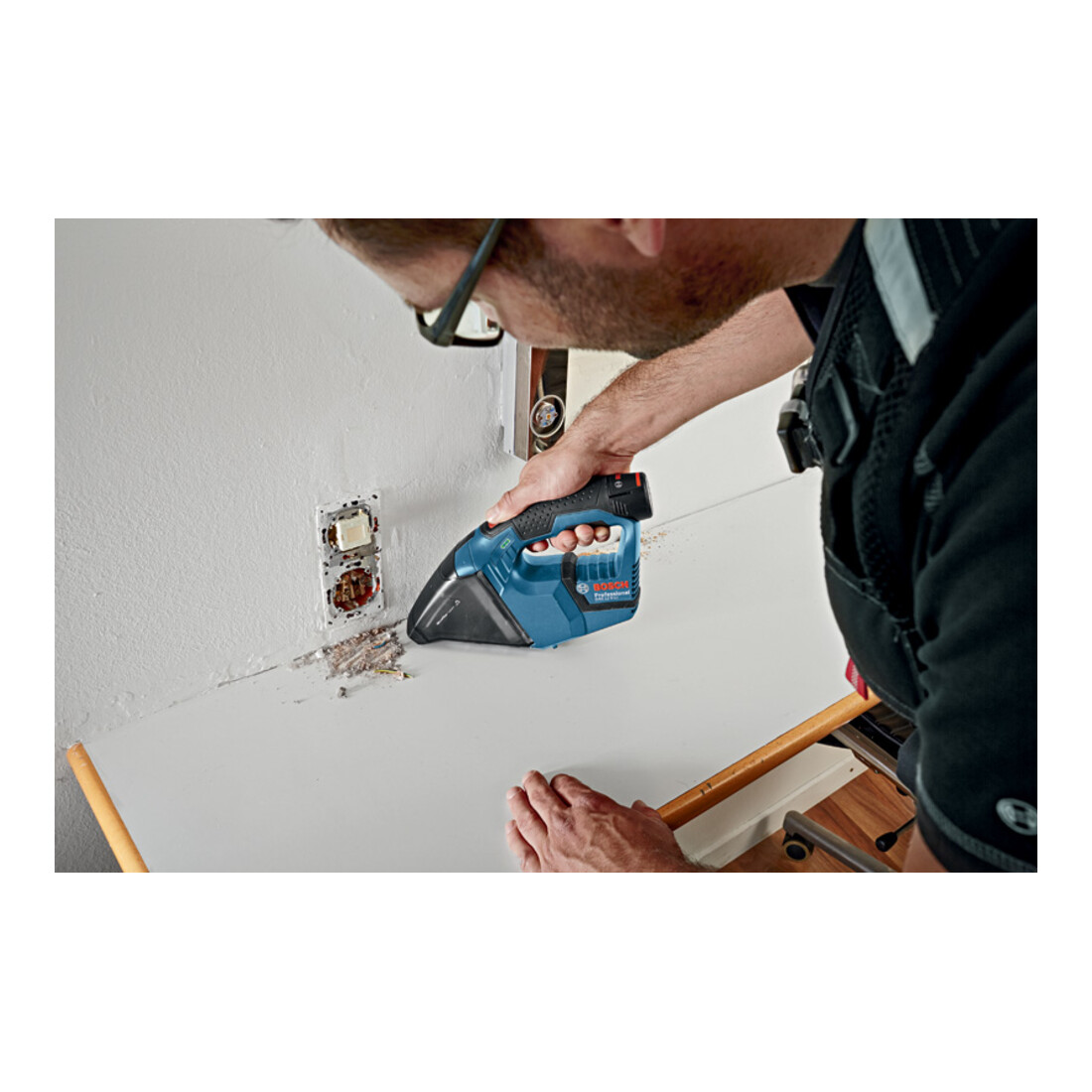 Bosch Akku-Sauger GAS 12V Solo Version L-BOXX