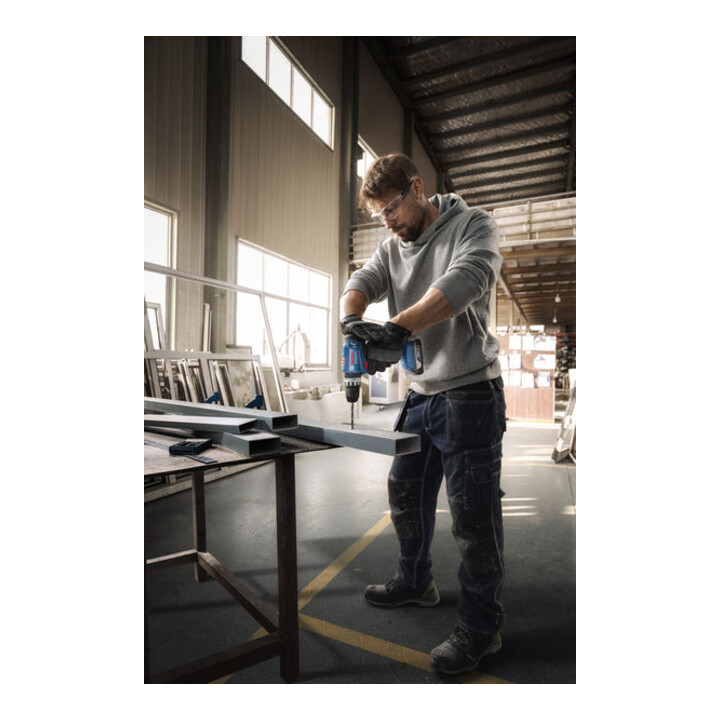 Bosch Akku-Schlagbohrschauber GSB 18V-25, 2 x Akku GBA 18V 2.0Ah in L-BOXX