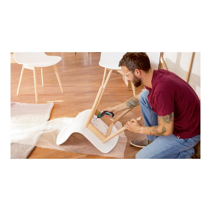 Bosch Akku-Schrauber IXO 7 mit 10 Stand. Bits u. Aufbewahrungsbox