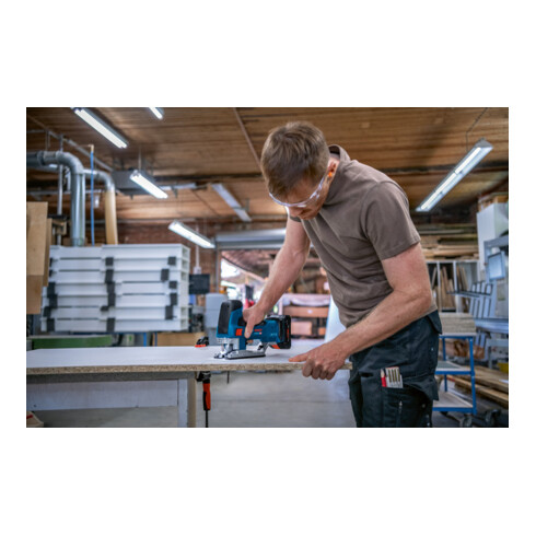 Bosch Akku-Stichsäge GST 18V-155 SC, 2 Akku Akku ProCORE18V 4.0Ah, Ladg. u. L-BOXX
