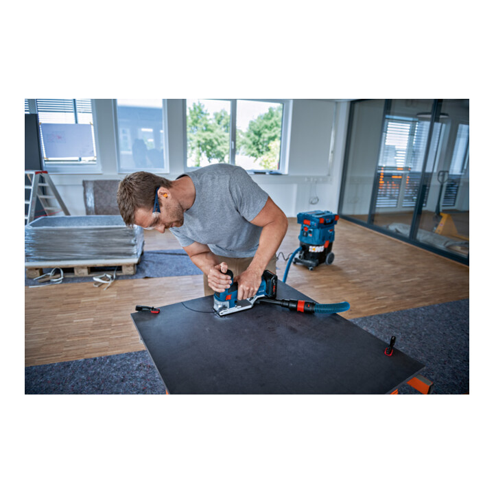 Bosch Akku-Stichsäge GST 18V-155 SC mit L-BOXX