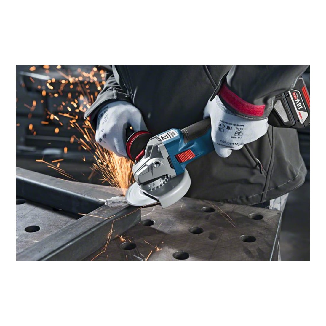 Bosch Akku-Winkelschleifer GWS 18V-10 C mit 2 x 5,0 Ah Li-Ion Akku L-BOXX