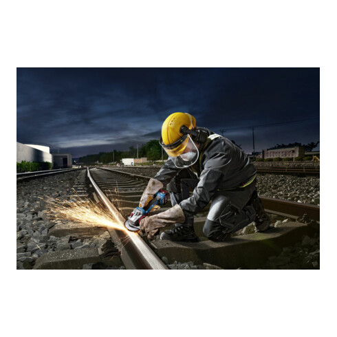 Bosch Akku-Winkelschleifer GWS 18V-11 S in L-BOXX 136