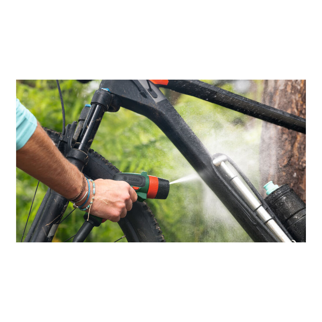 Bosch Dispositivo di pulizia a batteria per esterni Fontus 18V-6 per bici
