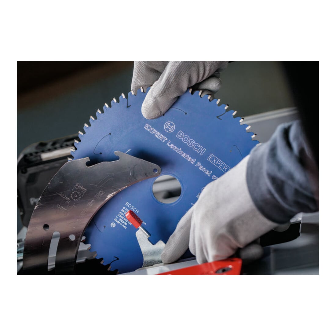 Bosch EXPERT Cirkelzaagblad voor gelamineerde platen, 216x2,1x30 mm, Z66