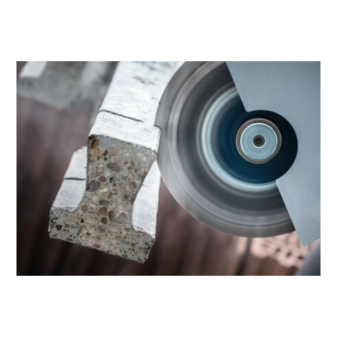 Bosch EXPERT MultiMaterial Diamanttrennscheiben 125 x 22,23 x 2,2 x 12mm für Winkelschleifer mit X-LOCK und mit Spannmutter