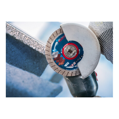 Bosch EXPERT MultiMaterial X-LOCK Diamanttrennscheiben, 115 x 22,23 x 2,4 x 12 mm