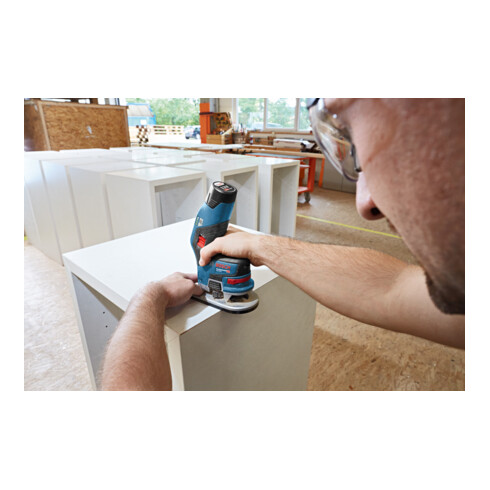 Bosch Fresatrice rifilatrice a batteria 12 V-8 con 2 x batterie agli ioni di litio da 3,0 Ah L-BOXX