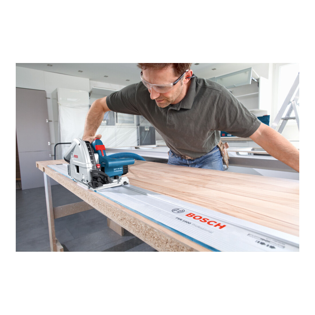 Bosch GKT 55 GCE invalcirkelzaag in kartonnen doos
