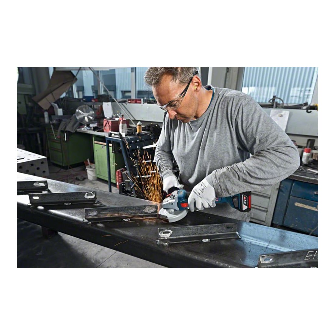 Bosch GWS 18V-10 accu haakse slijpmachine, soloversie, L-BOXX