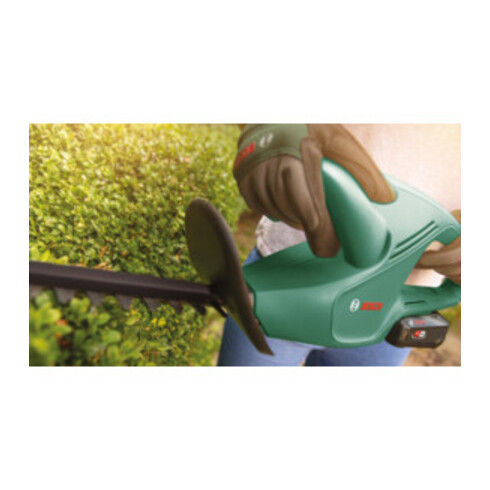 Bosch Heckenschere EasyHedgeCut 18-45 mit 1x Akkupack, Ladegerät,Messerabdeckung
