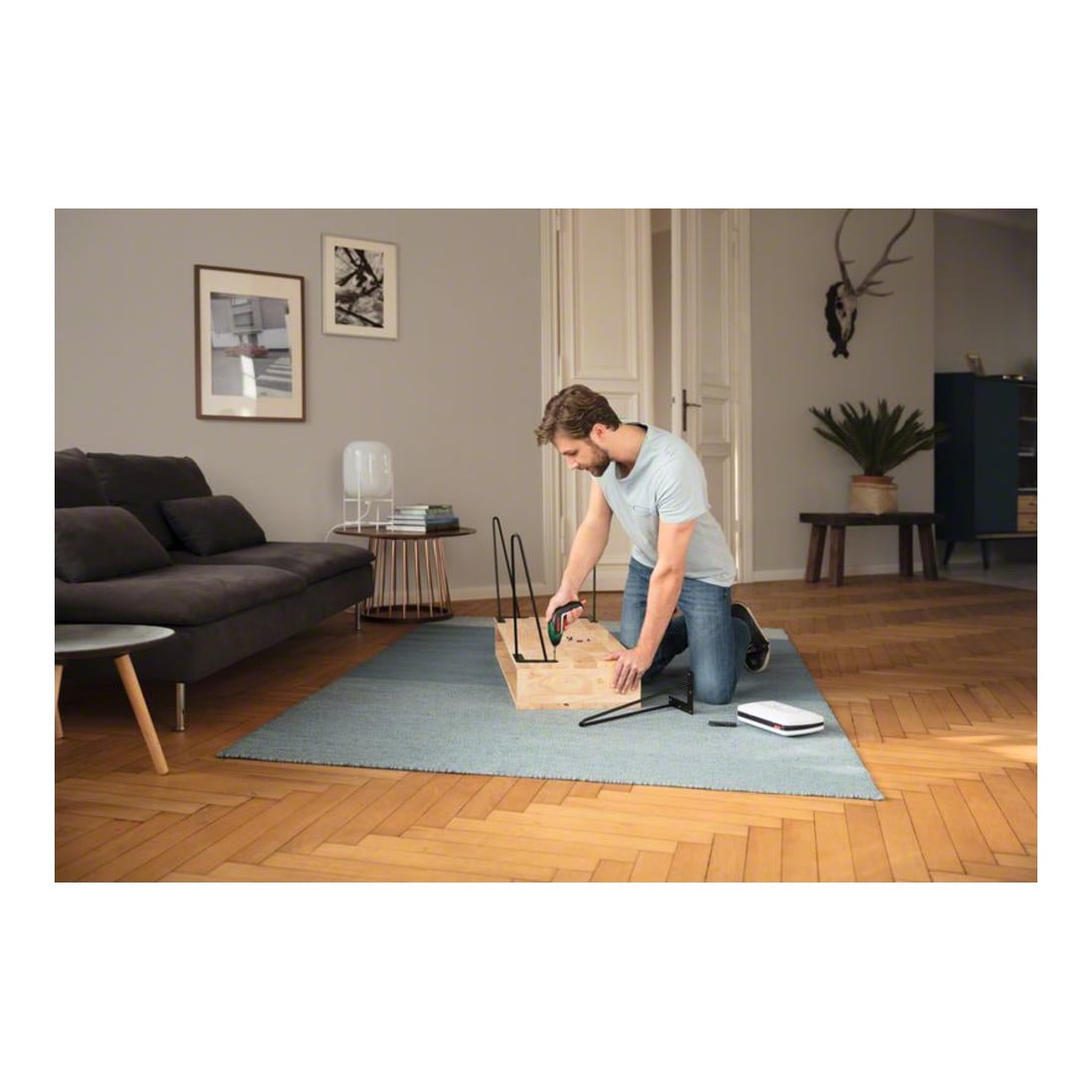 Bosch IXO accuschroevendraaier, met 32-delige schroevendraaierbitset, micro USB lader,