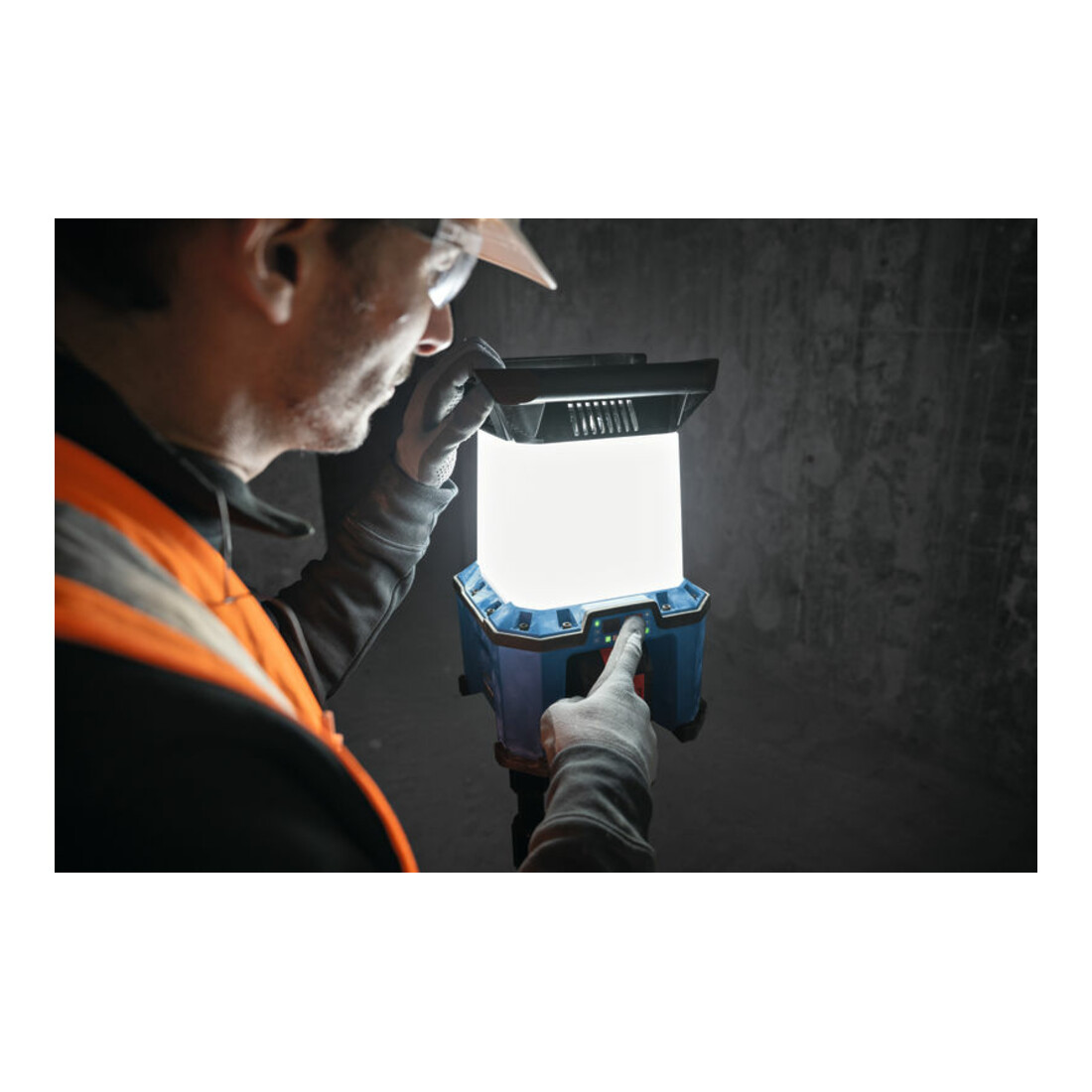 Bosch Lampe de chantier sans fil GLA 18VH-7500 + câble d'alimentation IEC