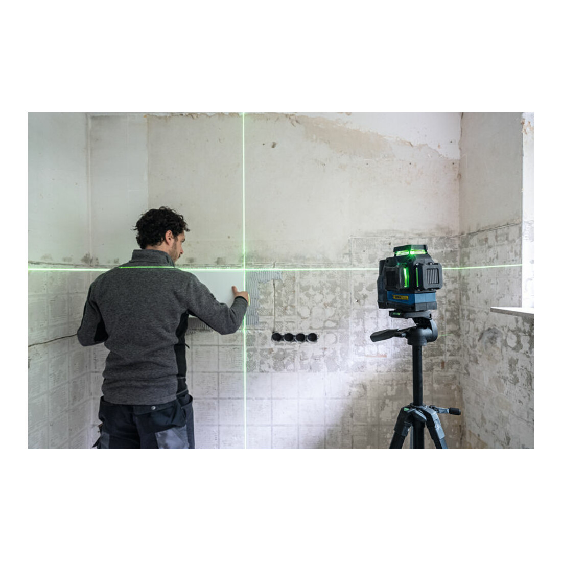 Bosch Laser de ligne GLL 12V-100-33 CG avec 1 x batterie GBA 12V 2.0Ah dans L-BOXX