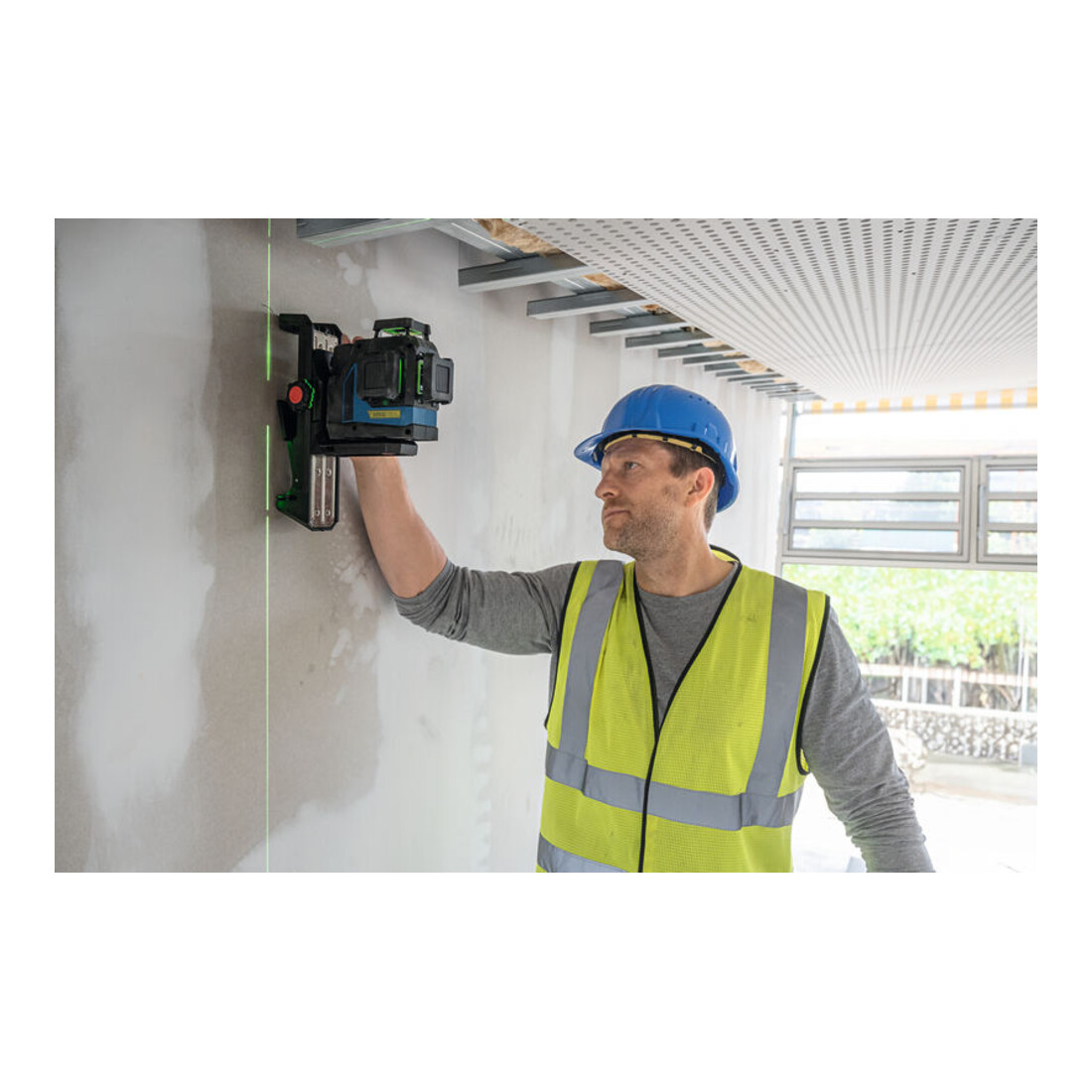 Bosch Linienlaser GLL 12V-100-33 CG mit 1 x Akku GBA 12V 2.0Ah in L-BOXX