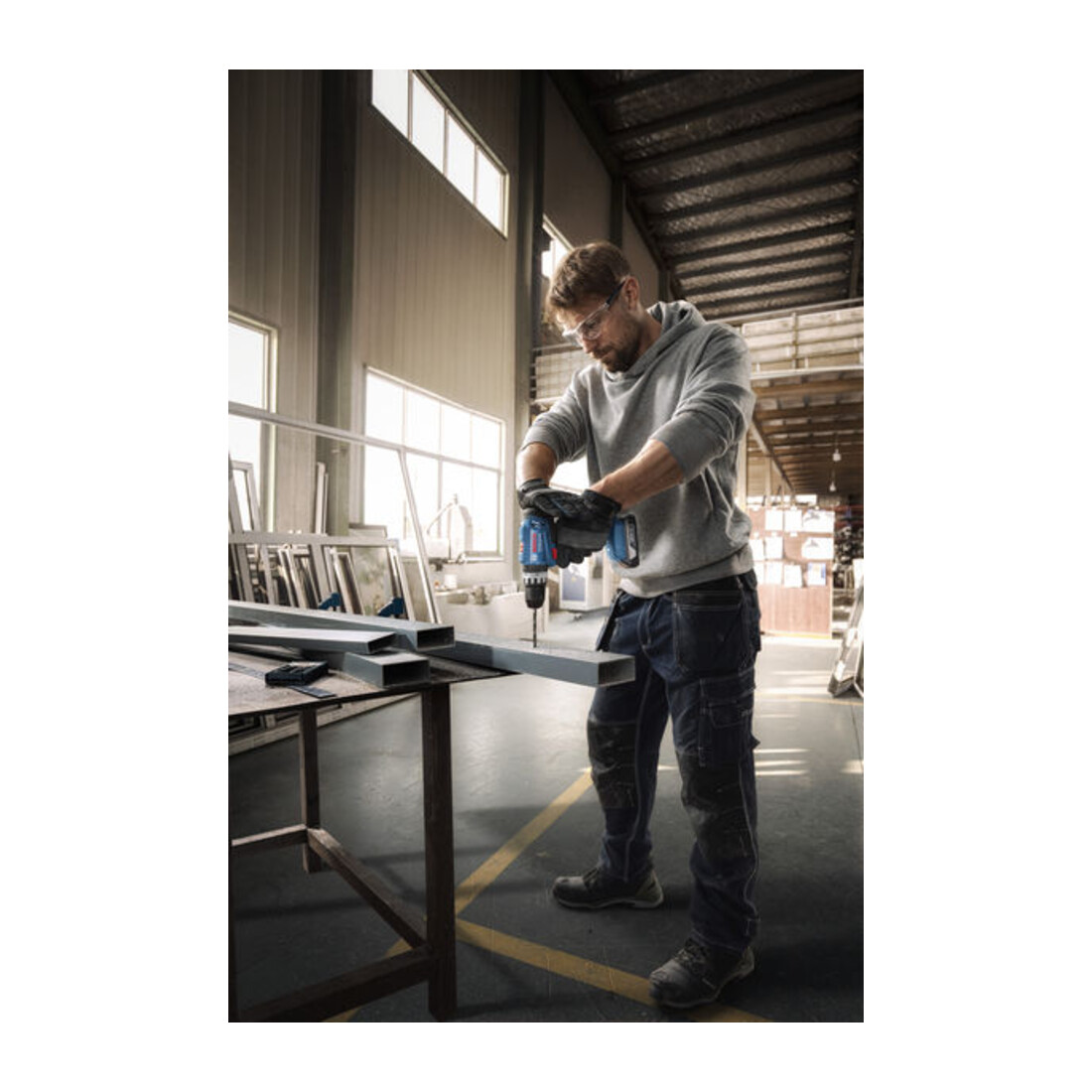 Bosch Perceuse-visseuse à percussion sans fil GSB 18V-25 en L-BOXX (solo ; L)
