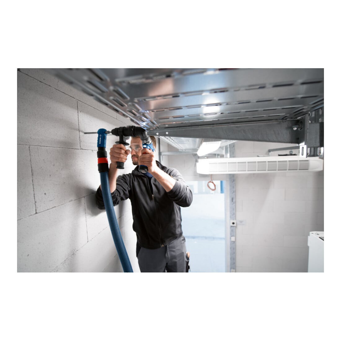 Bosch Perceuse-visseuse sans fil GSR 12V-35 FC, 2 x batterie GBA 12V 3,0Ah, 5 accessoires dans L-BOXX