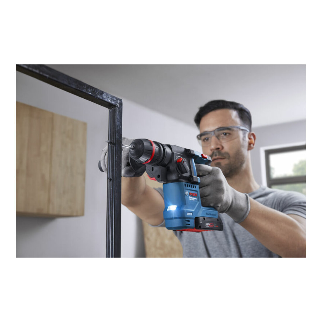Bosch Perforateur sans fil avec ONECHUCK GBH 18V-18 X dans L-BOXX