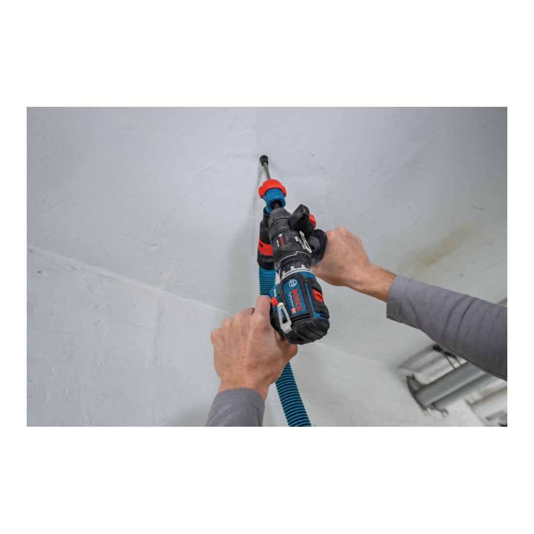 Bosch Schroefmachine GSR 12V-32 FC, 2x GBA 12V 2.0Ah, opzetstukken, extra handgreep, dieptemeter, L-BOXX