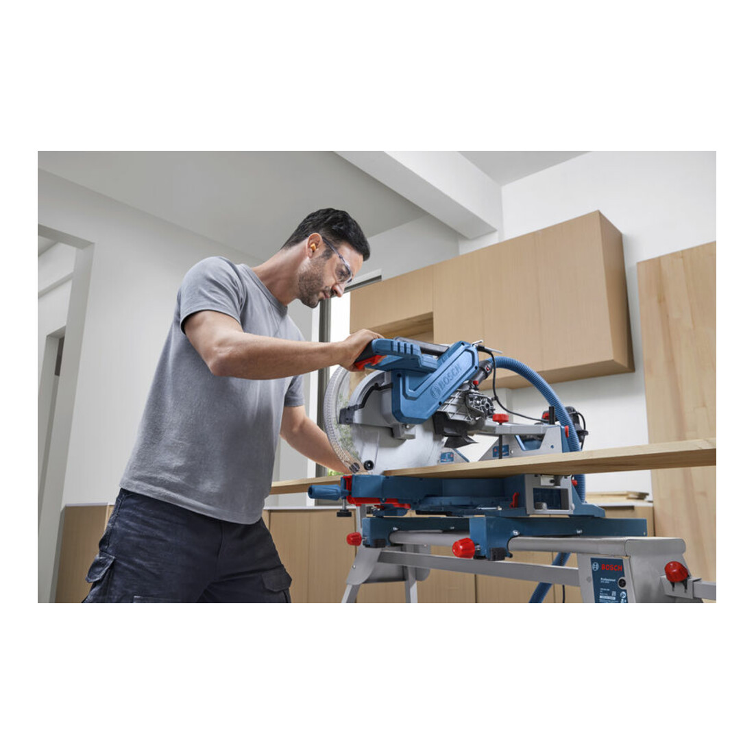 Bosch Scie à onglets et à tronçonner GCM 340-305 D