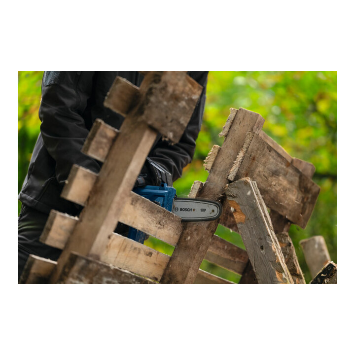Bosch Taille-haie sur perche sans fil GKE 18V-15