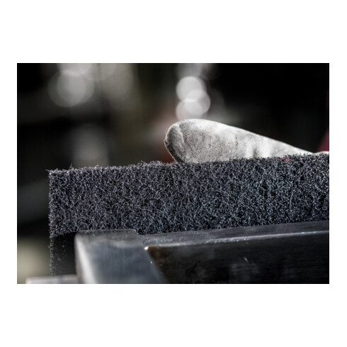 Bosch Tessuto non tessuto in rotolo EXPERT N880 per levigatura manuale, 150mmx10m, grossolano A 10pz.