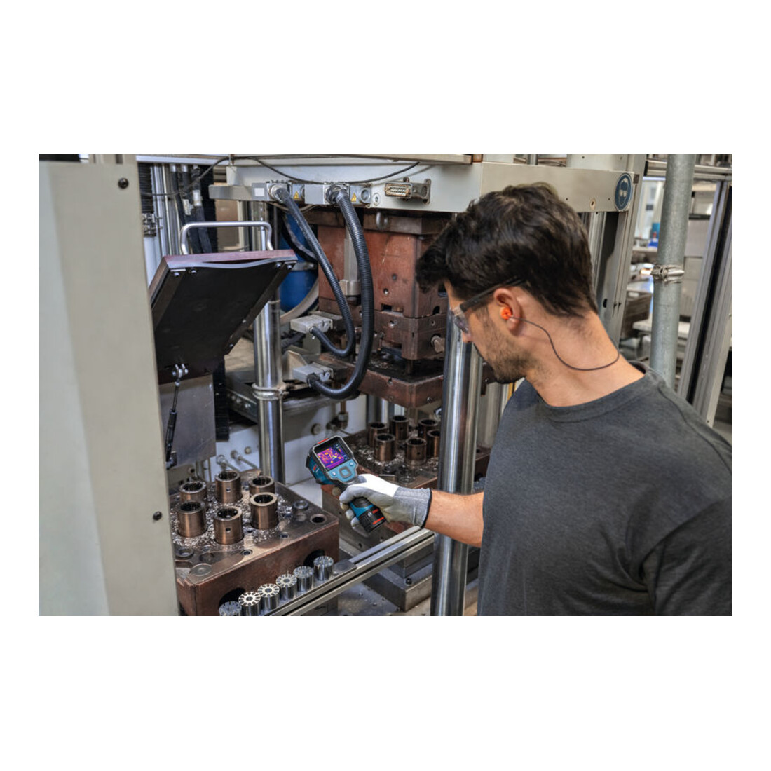 Bosch Wärmebildkamera GTC 12V-450-13, AA1 Alkaline Akku-Adapter, 4 x 1,5 Batterie (AA)
