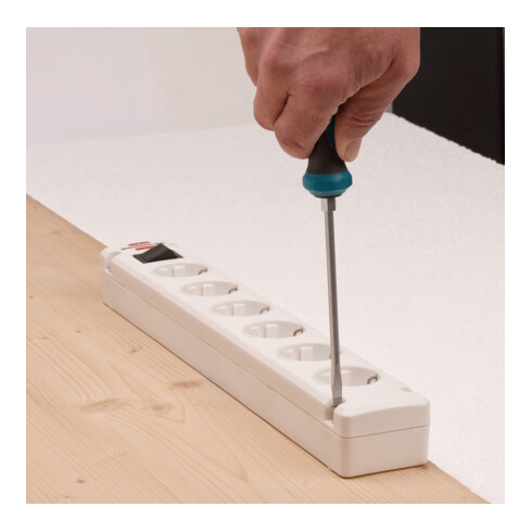 Bremounta Steckdosenleiste mit USB-Ladefunktion 5fach weiß 3m H05VV-F 3G1,5 mit Schalter