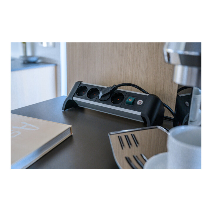 Brennenstuhl Alu-Office-Line Steckdosenleiste 4-fach / Steckerleiste aus Aluminium für den Schreibtisch