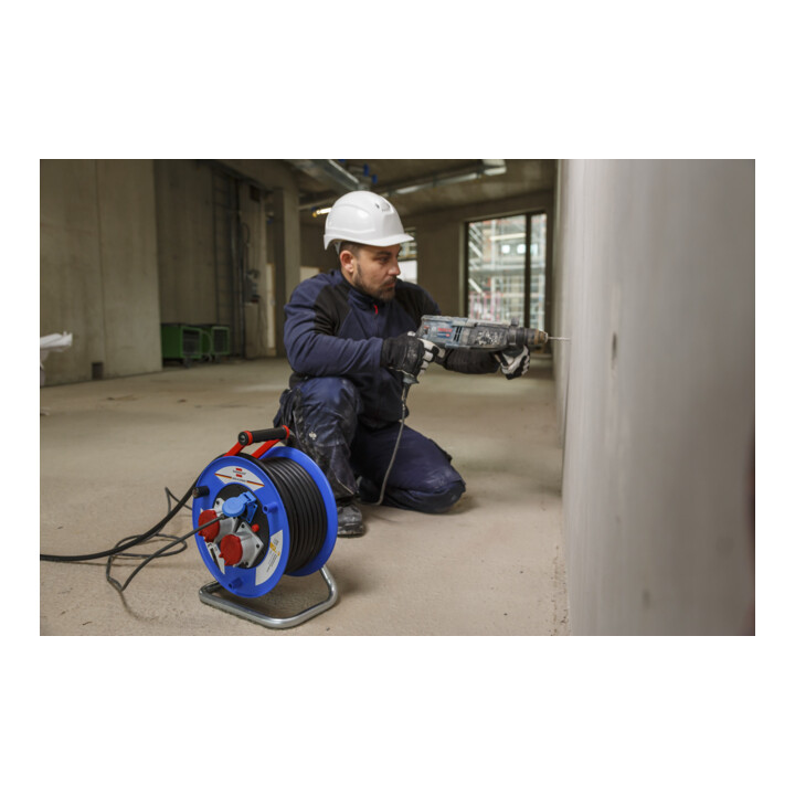 Brennenstuhl Garant CEE IP44 Industrie-/Baustellen-Kabeltrommel (30m Kabel in schwarz, Spezialkunststoff, Baustelleneinsatz und ständiger Einsatz im Außenbereich, Made in Germany)