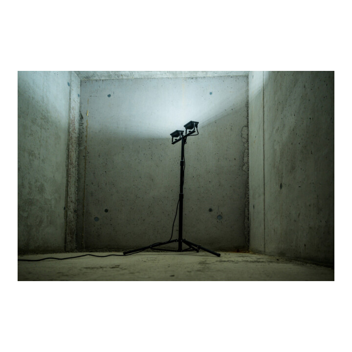 Brennenstuhl LED Statiefstrahler JARO 6060 T (2x20W, 4800lm, 6500K, IP65, LED Werkstrahler met statief en 3m kabel)