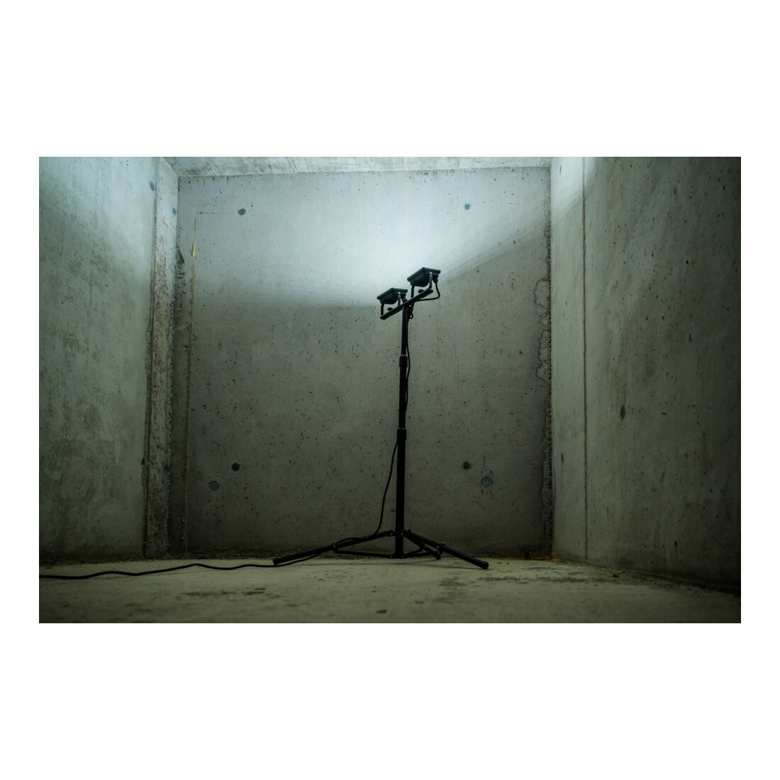Brennenstuhl LED Statievenwerper JARO T (6500K, IP65, LED werklamp met statief en kabel)
