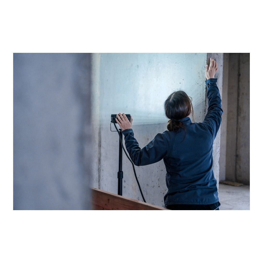 Brennenstuhl LED Stativstrahler JARO T (6500K, IP65, LED Arbeitsstrahler mit Stativ und Kabel)