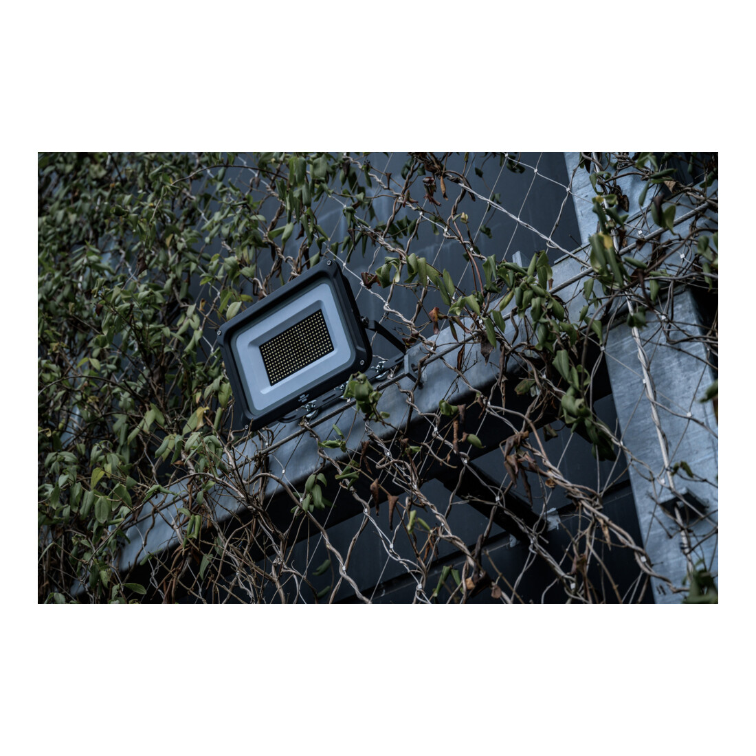 Brennenstuhl LED Strahler JARO 20060 / LED-Leuchte 150W für außen (LED-Außenstrahler zur Wandmontage, LED-Fluter 17500lm aus Aluminium, IP65)