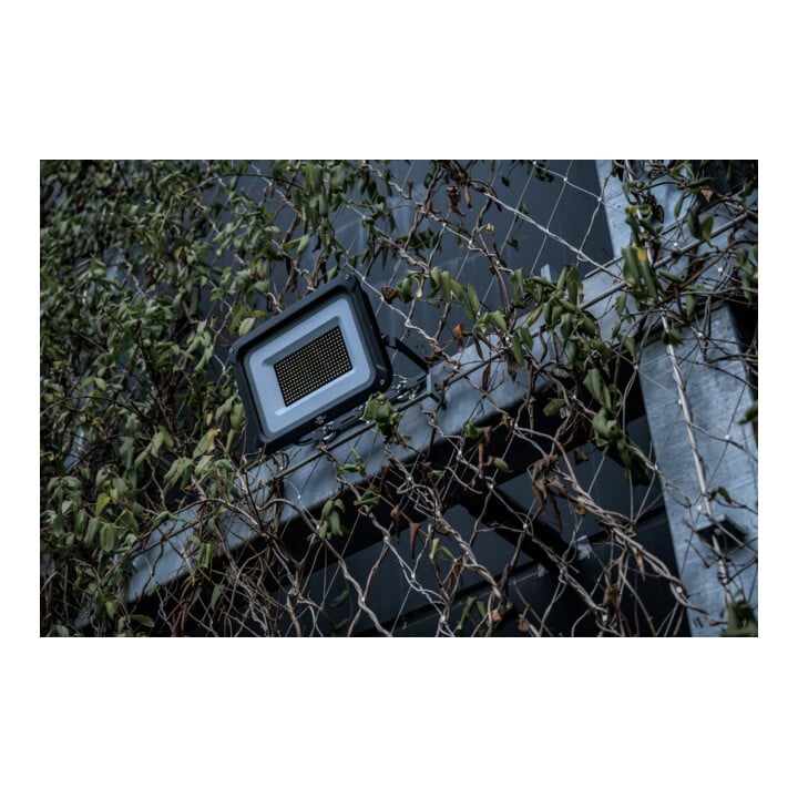 Brennenstuhl LED Strahler JARO 20060 / LED-Leuchte 150W für außen (LED-Außenstrahler zur Wandmontage, LED-Fluter 17500lm aus Aluminium, IP65)