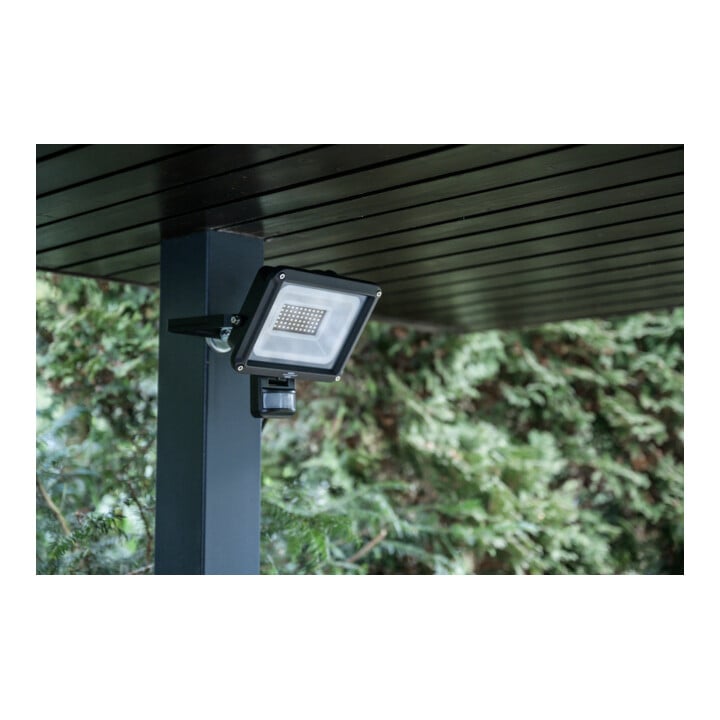 Brennenstuhl LED Strahler JARO 4060 P (LED Wandstrahler für außen IP65, 30W, 3450lm, 6500K, mit Bewegungsmelder und Dämmerungssensor)