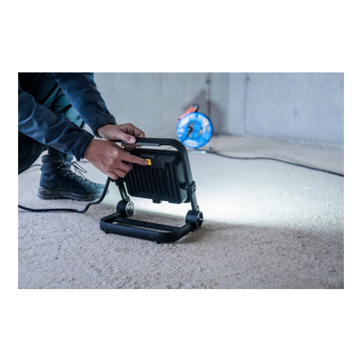 Brennenstuhl Mobiele LED Straler JARO 7060 M / LED-lamp 50W voor buiten (LED-buitenstrahler met 5m kabel, LED-schijnwerper 5800lm aluminium, dimbaar, IP65)