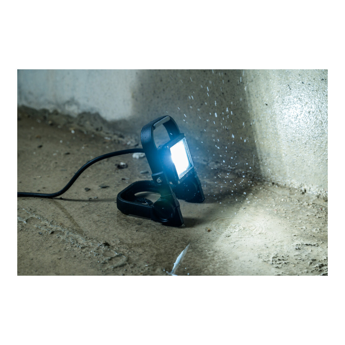 Brennenstuhl Mobiler LED Strahler JARO / LED-Leuchte für außen (LED-Außenstrahler mit Kabel, IP65)