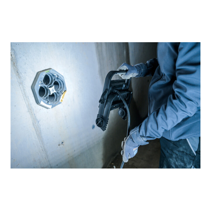 Brennenstuhl Mobiler LED Strahler JARO 4060 M / LED Baustrahler für außen IP65 (LED Arbeitsstrahler 30W mit 3m Kabel, LED Baulampe mit Schnellspannverschluss und 3450lm)