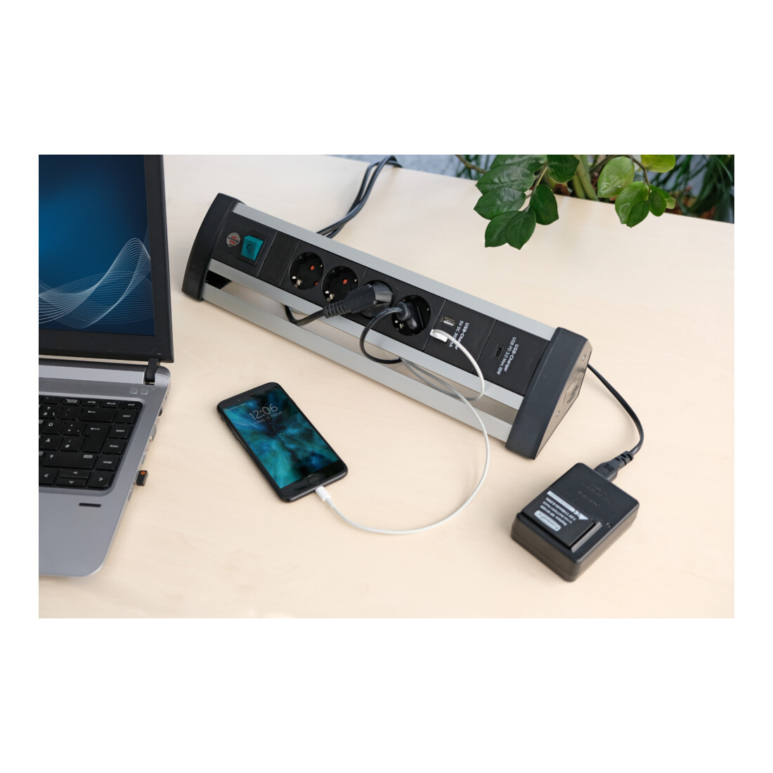 Brennenstuhl Presa multipla a 4 vie Alu-Office-Line con funzione di ricarica USB Power Delivery, 1,8m, H05VV-F 3G1,5