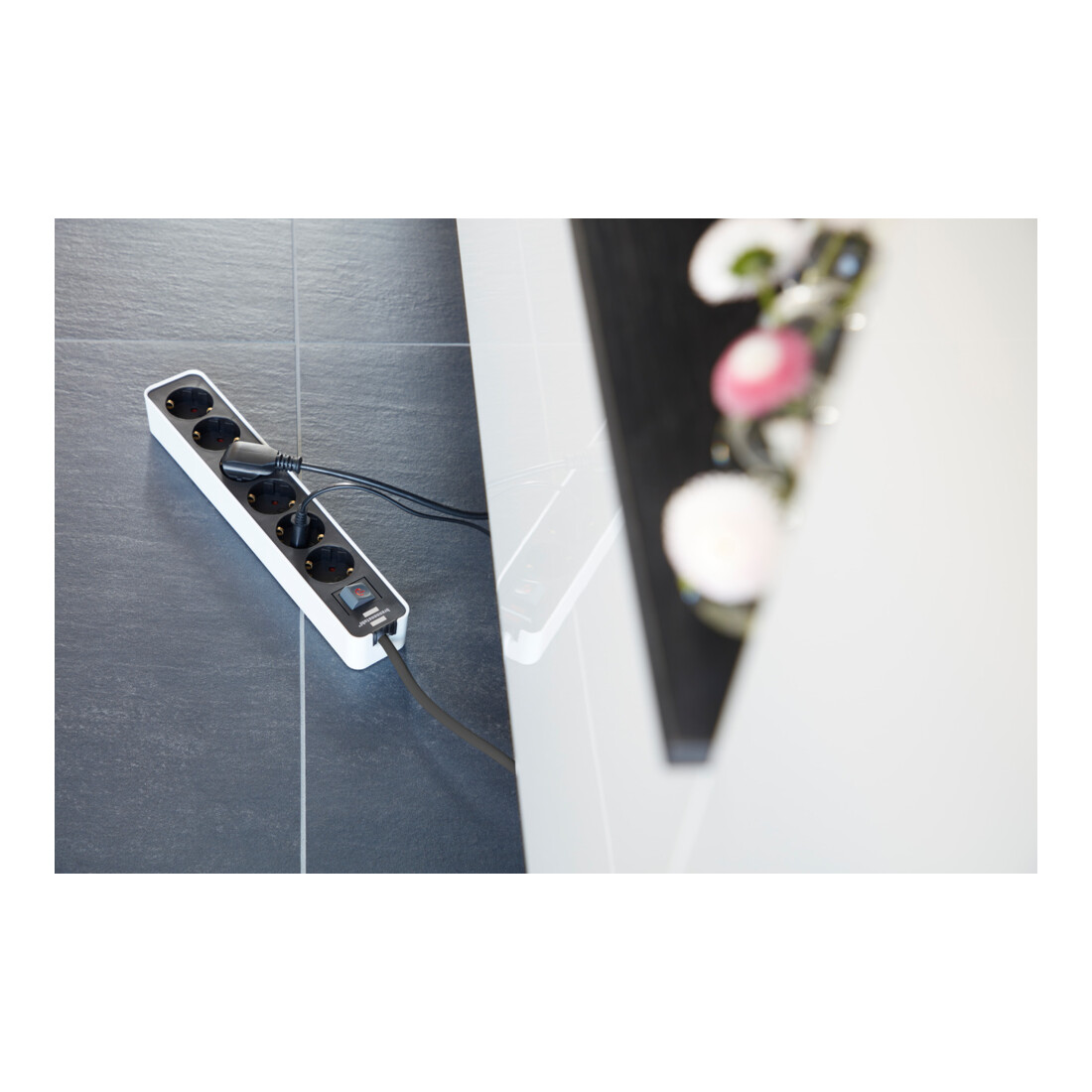 Brennenstuhl Presa multipla a 6 vie Ecolor, bianco-nero, 1,5m H05VV-F 3G1,5