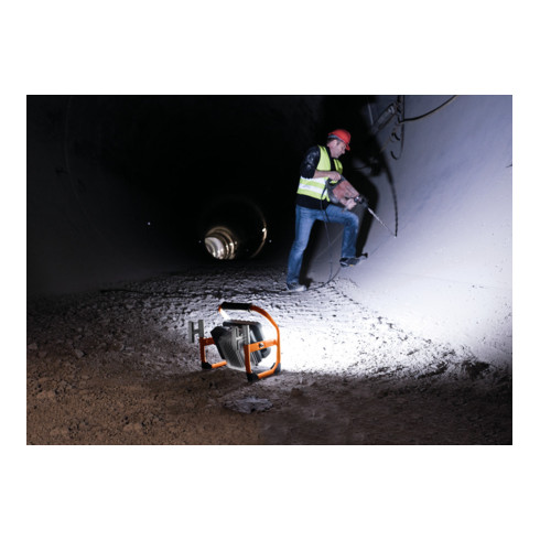Brennenstuhl professionalLINE Akku SMD-LED-Strahler LA 4000 mit Akku, Außenleuchte 40W, Baustrahler für ständigen Einsatz im Außenbereich, IP55, BGI 608