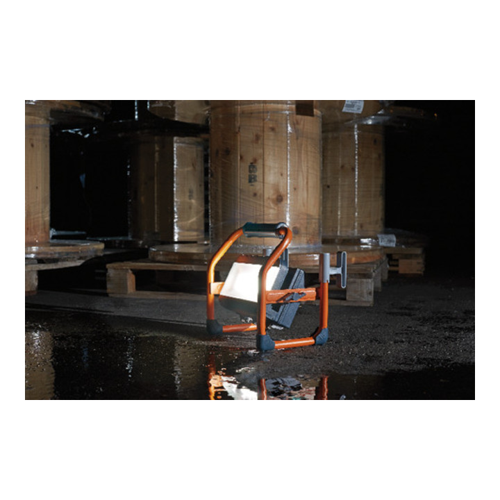Brennenstuhl professionalLINE Akku SMD-LED-Strahler LA 4000 mit Akku, Außenleuchte 40W, Baustrahler für ständigen Einsatz im Außenbereich, IP55, BGI 608