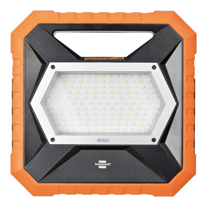Brennenstuhl professionalLINE LED Baustrahler X 8050 M mit spritzwassergeschützter Steckdose / Arbeitsstrahler 80W mit 5m RN-Kabel