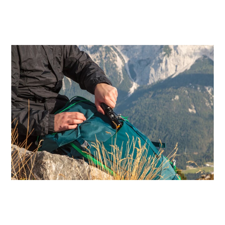 Brennenstuhl Taschenlampe LED LuxPremium TL 410 F/Handlampe mit heller CREE-LED (350lm, bis zu 34h Leuchtdauer, 136m Leuchtweite, fremdkörper- und spritzwassergeschützt IP44)