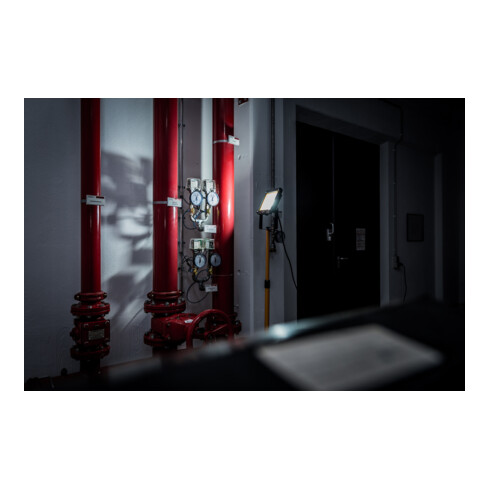 Brennenstuhl Tripod LED construction spot JARO 5050 T (50W, 4400lm, 6500K, IP65, LED projecteur de travail avec trépied et 5m de câble)