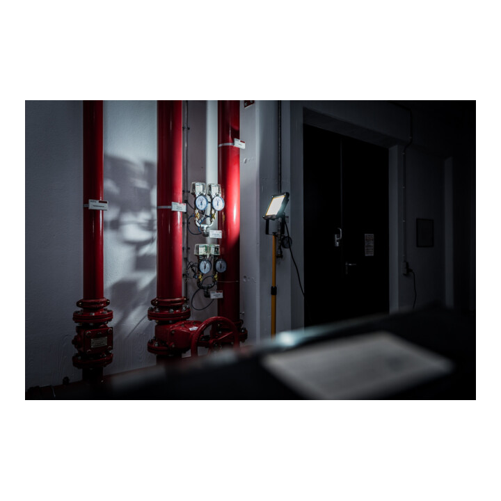 Brennenstuhl Tripod LED construction spot JARO 5050 T (50W, 4400lm, 6500K, IP65, LED projecteur de travail avec trépied et 5m de câble)